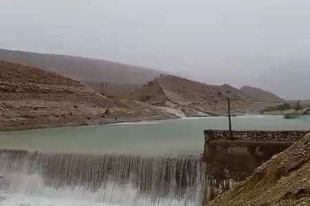 بارش شدید باران در استان هرمزگان/ آبگرفتی معابر و سرریز شدن سازه‌ آبخیزداری در بندرخمیر
