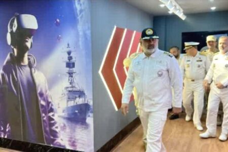دریادار ایرانی: نیروی دریایی راهبردی ارتش نوک پیکان نظام در عمق اقیانوس‌ها است