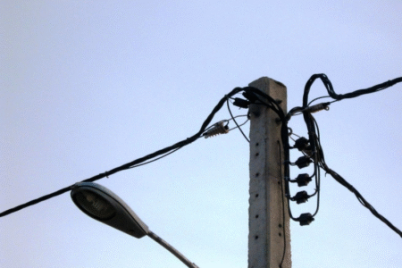 تا پایان امسال ۶۰ درصد از شبکه برق فشار ضعیف هوایی هرمزگان به کابل خودنگهدار تبدیل می‌شود