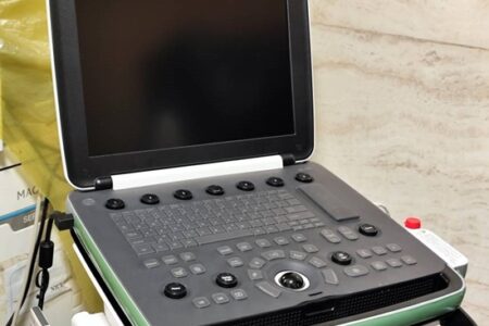 هدیه ای برای قلب های کوچک؛ اهدای دستگاه پیشرفته اکو سونوگرافی پرتابل به NICU بیمارستان کودکان بندرعباس