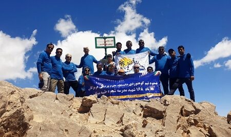 صعود تیم کوهنوردی دانشگاه علوم پزشکی هرمزگان به قله شاهوار استان سمنان