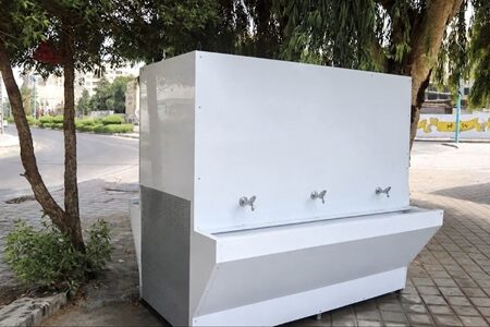 در گرمای ۴۵ درجه بندرعباس؛ دو آب‌سردکن صنعتی در نقاط پرتردد منطقه یک به بهره‌برداری رسید/ توسعه خدمات عمومی برای حفظ سلامت شهروندان
