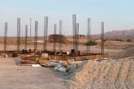 در راستای تحقق تفاهم‌نامه سه‌جانبه دانشگاه علوم پزشکی، استانداری هرمزگان و خیرین حوزه سلامت؛ عملیات احداث پایگاه اورژانس ۱۱۵ روستای گزیر آغاز شد